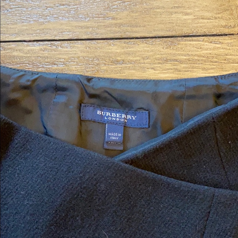 Burberry Skirt - Picture 2 of 4